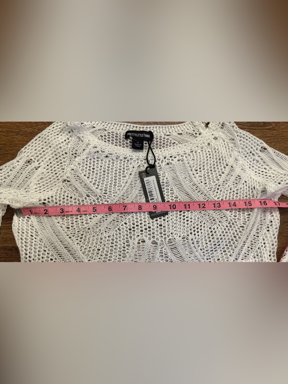 PrettyLittleThing White Open-Knit Cropped Crew Sweater Size M NWT - Picture 4 of 6